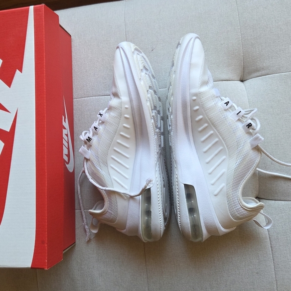 Nike Air Max Womens Axis White Neutral Fashion Sneakers 7.5 Gym Athleisure Shoes - Picture 7 of 16